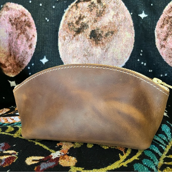 SOLD Portland Leather English Tan Eclipse makeup bag - Picture 8 of 8